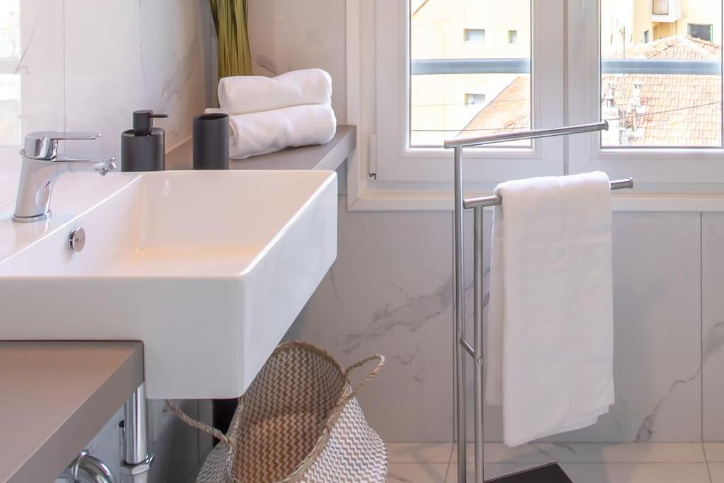 #24 Marie-Claire Suite Sea View/Balcony/Ac/5Min Port Villefranche-sur-Mer Kültér fotó